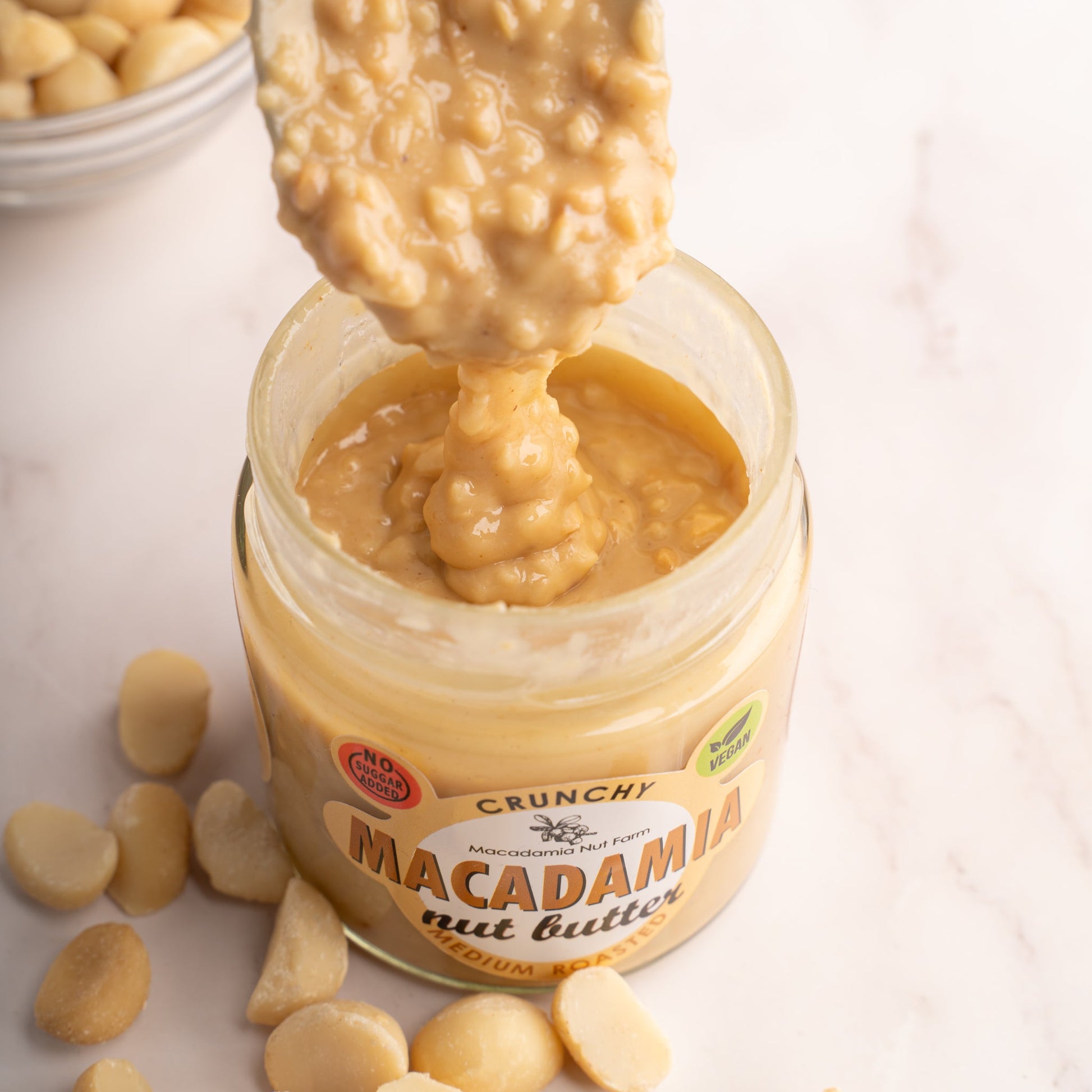 Mittel geröstete crunchy Macadamianusscreme im Glas